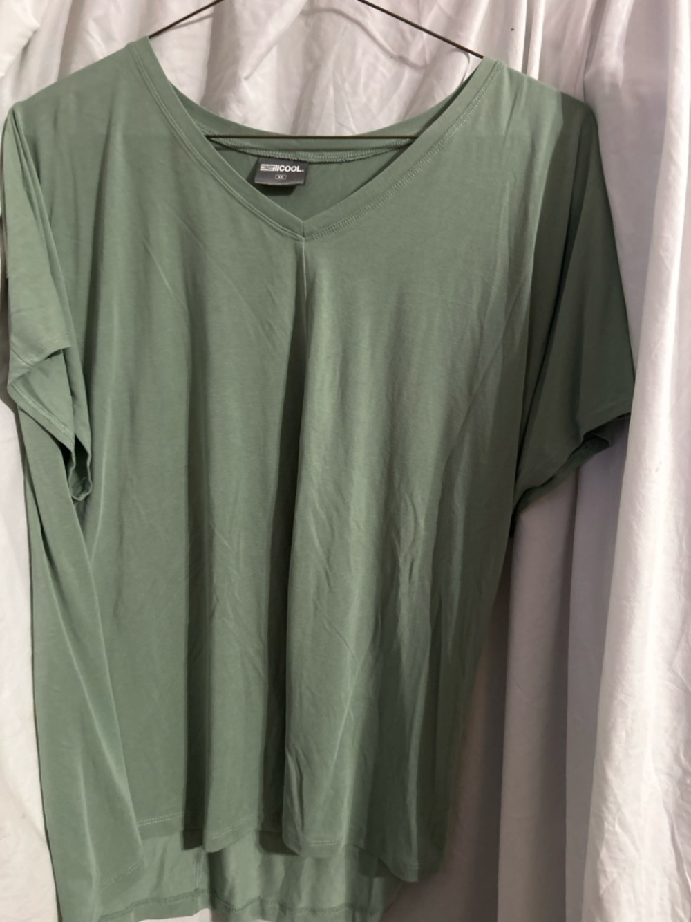 32 Degrees Cool Sage Green V-Neck Tee XXL Soft Relaxed Fit Comfy Basic Top